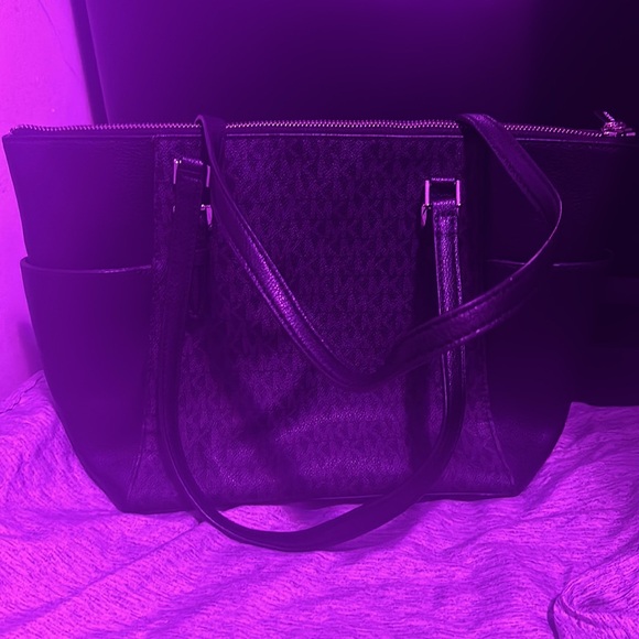 Micheal Kors black purse - Picture 2 of 4